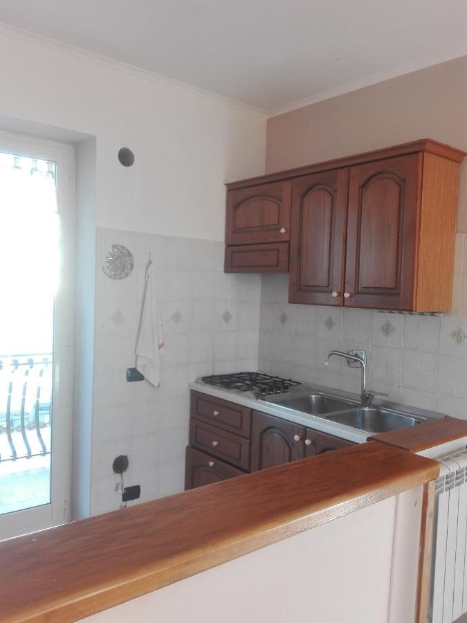 Апартаменты A Santy'S House 1Piano-No Lift-Shuttle A Pagamento-Raggiungibile A Piedi Aeroporto-Fermata Bus Fiera Di Roma A 3 Minuti-Air Condiz Ed Extra Bed For A Fee A Pagamento Фьюмичино Экстерьер фото