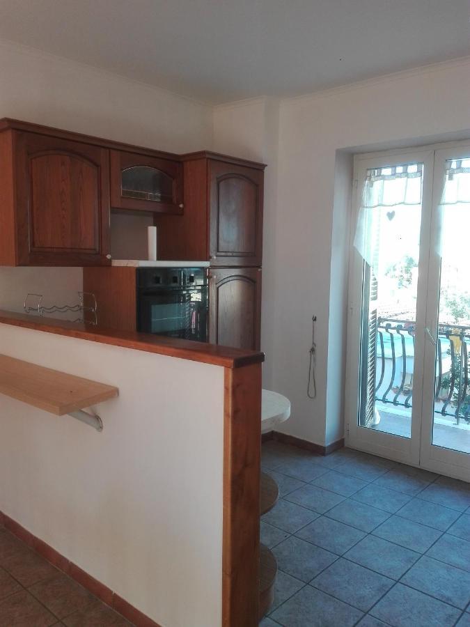 Апартаменты A Santy'S House 1Piano-No Lift-Shuttle A Pagamento-Raggiungibile A Piedi Aeroporto-Fermata Bus Fiera Di Roma A 3 Minuti-Air Condiz Ed Extra Bed For A Fee A Pagamento Фьюмичино Экстерьер фото