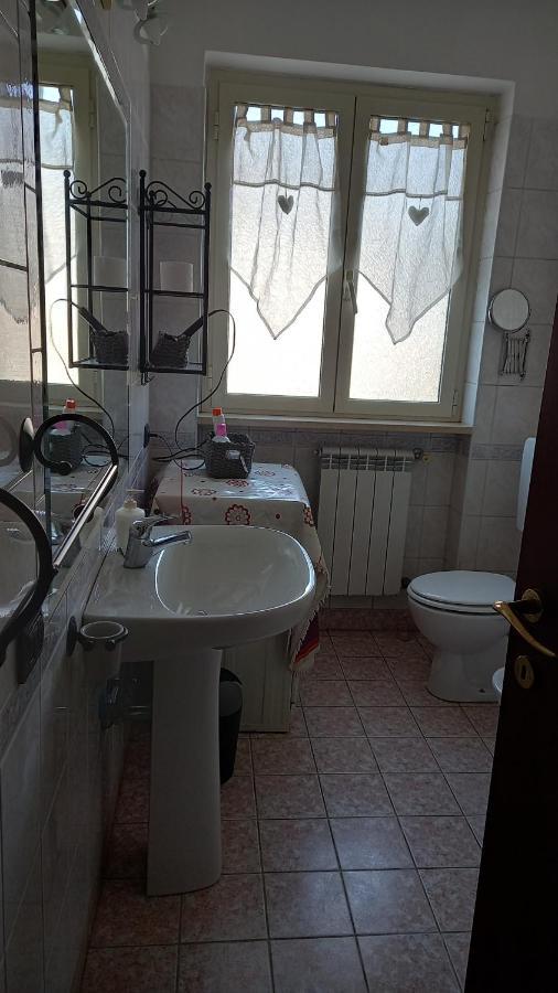 Апартаменты A Santy'S House 1Piano-No Lift-Shuttle A Pagamento-Raggiungibile A Piedi Aeroporto-Fermata Bus Fiera Di Roma A 3 Minuti-Air Condiz Ed Extra Bed For A Fee A Pagamento Фьюмичино Экстерьер фото