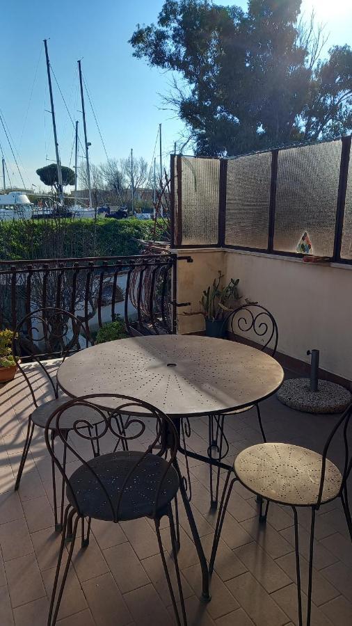 Апартаменты A Santy'S House 1Piano-No Lift-Shuttle A Pagamento-Raggiungibile A Piedi Aeroporto-Fermata Bus Fiera Di Roma A 3 Minuti-Air Condiz Ed Extra Bed For A Fee A Pagamento Фьюмичино Экстерьер фото