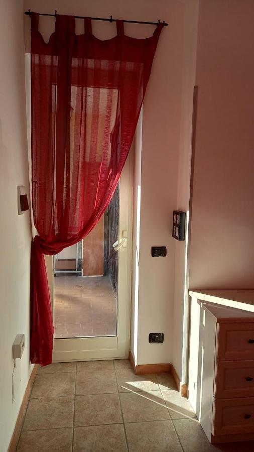 Апартаменты A Santy'S House 1Piano-No Lift-Shuttle A Pagamento-Raggiungibile A Piedi Aeroporto-Fermata Bus Fiera Di Roma A 3 Minuti-Air Condiz Ed Extra Bed For A Fee A Pagamento Фьюмичино Экстерьер фото