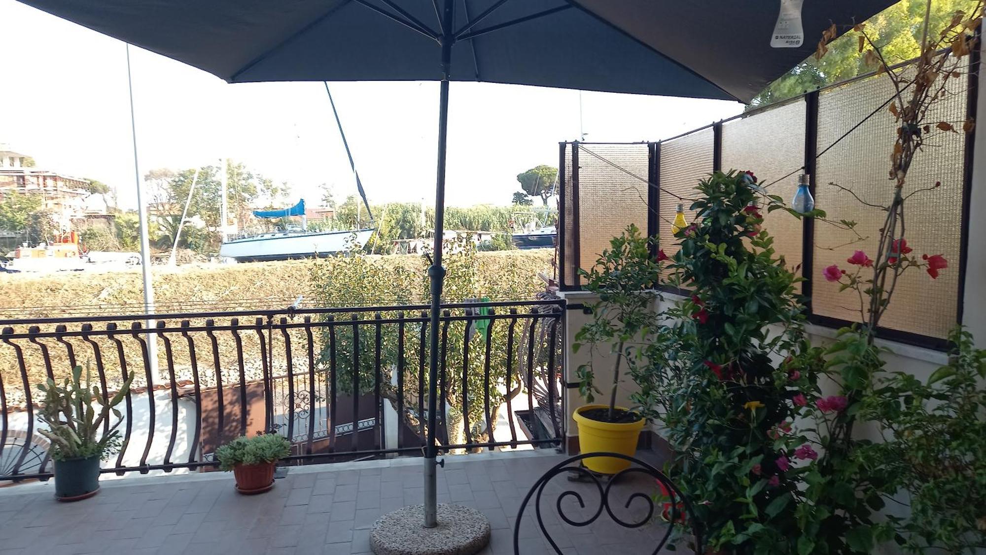 Апартаменты A Santy'S House 1Piano-No Lift-Shuttle A Pagamento-Raggiungibile A Piedi Aeroporto-Fermata Bus Fiera Di Roma A 3 Minuti-Air Condiz Ed Extra Bed For A Fee A Pagamento Фьюмичино Экстерьер фото