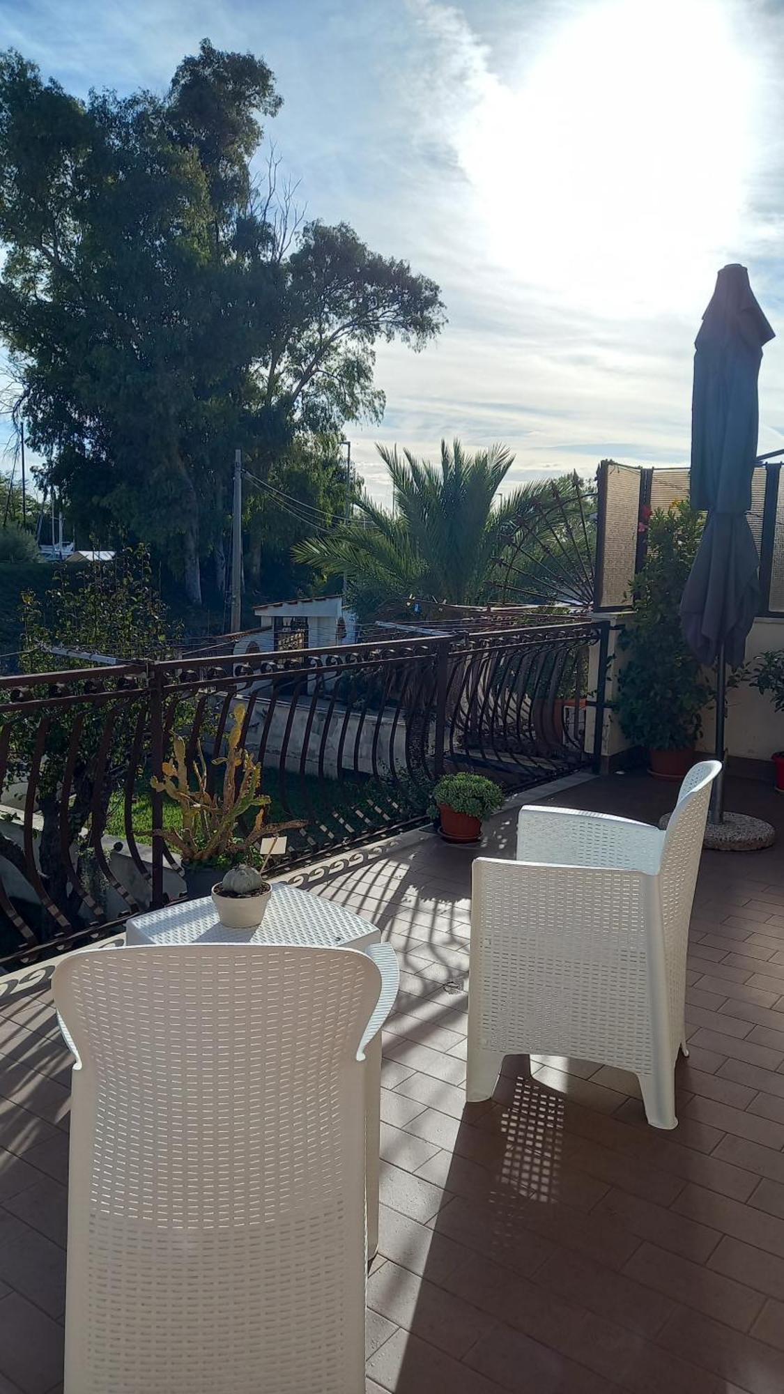Апартаменты A Santy'S House 1Piano-No Lift-Shuttle A Pagamento-Raggiungibile A Piedi Aeroporto-Fermata Bus Fiera Di Roma A 3 Minuti-Air Condiz Ed Extra Bed For A Fee A Pagamento Фьюмичино Экстерьер фото